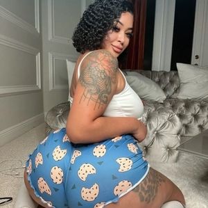 Meet your Posher, Queen